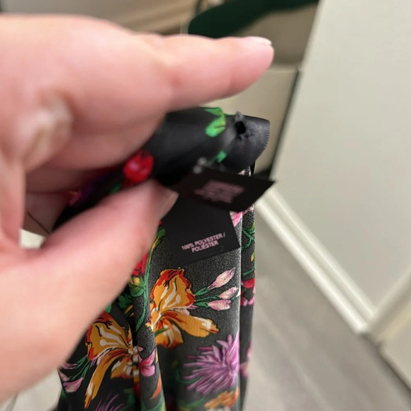 Victoria's Secret Black and Floral Kimono Silky Wrap Robe Size S/M - Picture 6 of 6